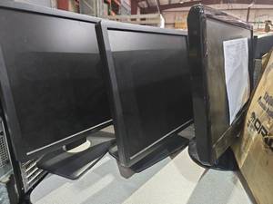lot 6966 image: Dell and Samsung LCD Computer Monitors