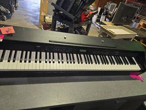 lot 6987 image: Casio PX-750M Digital Piano