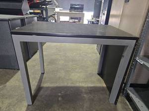 lot 6989 image: Metal Office Desk with Black Top and Gray Frame
