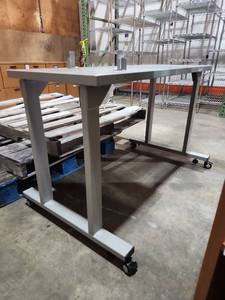 lot 47200 image: Metal Desk with Casters