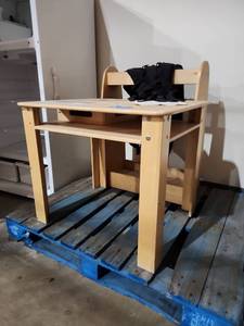 lot 47234 image: Wooden Educational Technology Station with Storage Shelf
