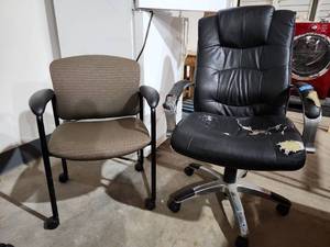 lot 47235 image: (2) Office Chairs - Guest Chair and Executive Chair Set