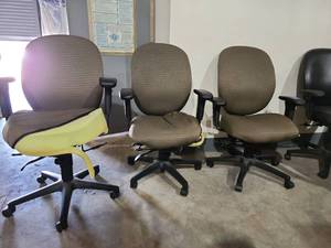 lot 47239 image: (3) Office Task Chairs with Adjustable Arms