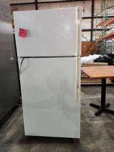 lot 47260 image: GE Refrigerator Model GTS15BCRFLWW White Top Freezer