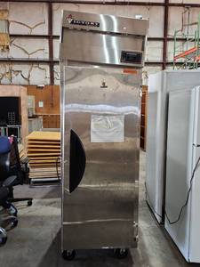 lot 47261 image: Victory VR-1 Commercial Refrigerator Model M1197785