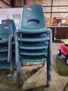 lot 47348 image: (5) Stackable Plastic School Chairs - Blue