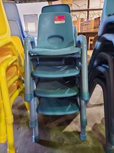lot 47349 image: (4) Stackable Toddler Plastic Chairs with Arms - Blue
