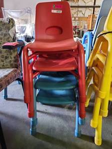 lot 47351 image: (4) Stackable Plastic Childrens Chair - Red and Blue Frame
