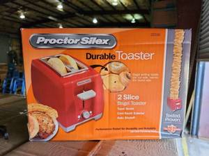 lot 47401 image: (2) Proctor Silex Durable 2-Slice Bagel Toaster Model 22335 - NEW