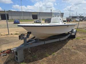 lot 393 image: Tracker Marine Nitro Bay 1800 Center Console Boat