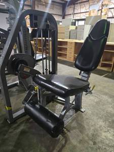 lot 7129 image: Nautilus Commercial Leg Extension Machine