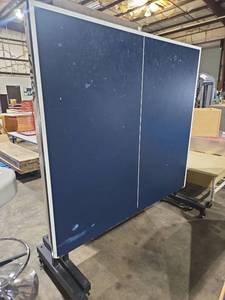 lot 7378 image: Stiga T8522 Ping Pong Table
