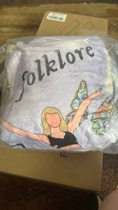 lot 50790 image: Taylor Swift Throw Blanket, Purple, 50x60