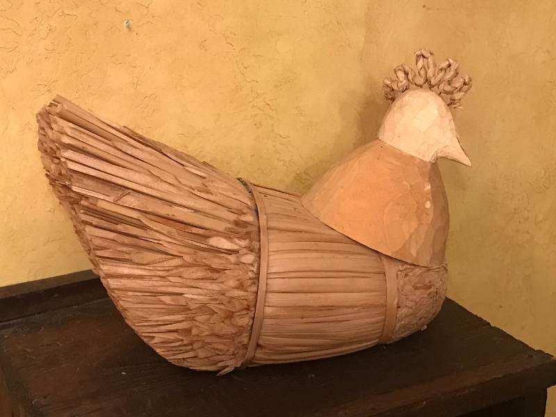lot 139 image: Vintage Straw Chicken--perfect addition for the rustic country kitchen dcor
