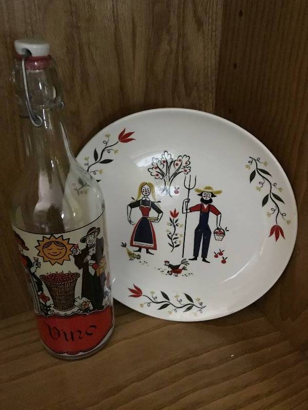 lot 171 image: Dutch Folk Art decorated Plate and Glass Water Bottle