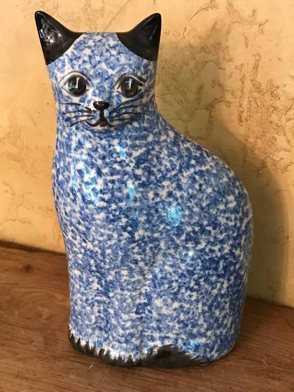 lot 175 image: Vintage Blue Speckled ceramic cat