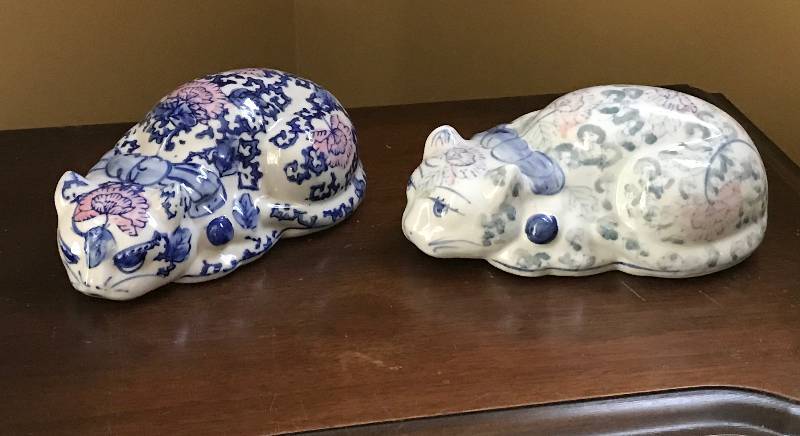 lot 176 image: Set of Vintage crouching porcelain cats with floral design