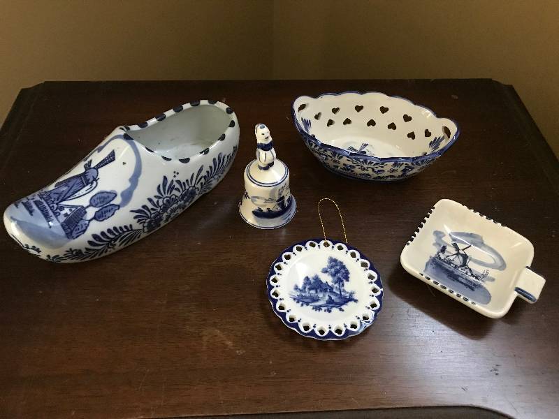lot 178 image: Vintage Dutch Blue and White Windmill design shoe, bell and other items as pictured