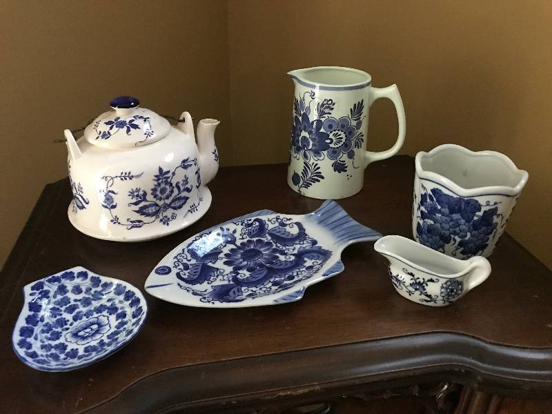 lot 181 image: Variety of Vintage Blue and White porcelain pieces--tea kettle, pitcher, planter, fish plate, etc.