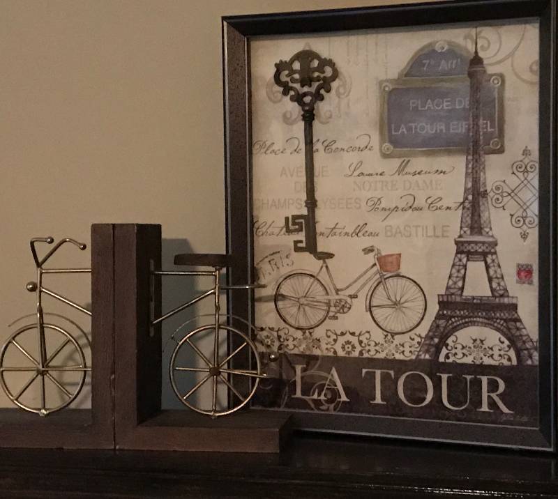 lot 228 image: Paris Wall Dcor with bicycle book ends