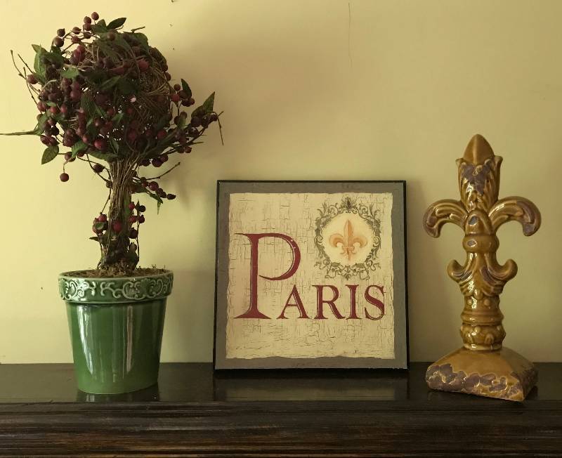 lot 230 image: Paris Wall Dcor along with Ceramic Fleur de Lis and artificial tree dcor