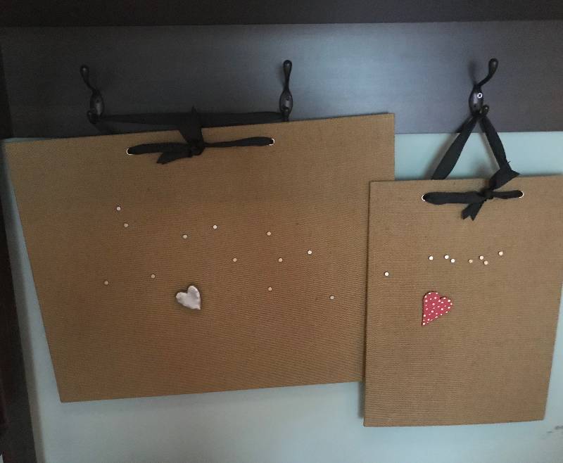 lot 242 image: Burlap wrapped magnet metal boards with Magnets.    Function and Dcor in one