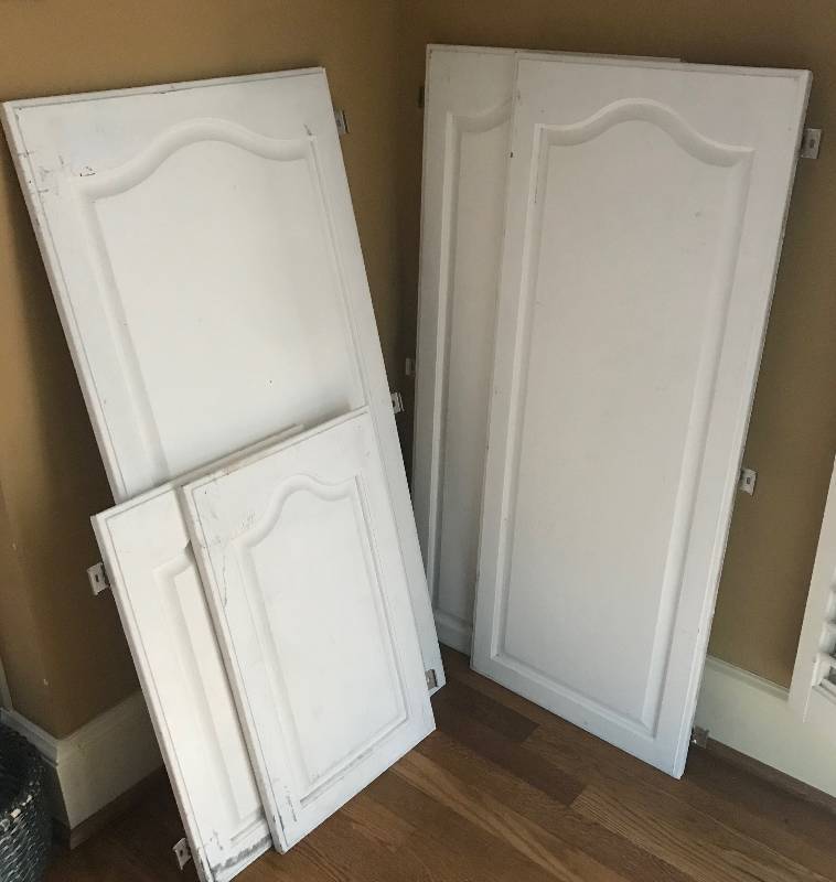 lot 249 image: Set of 5 Cabinet doors