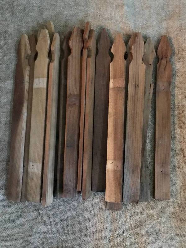 lot 250 image: Craft wood pieces 16 (shaped like fence boards)