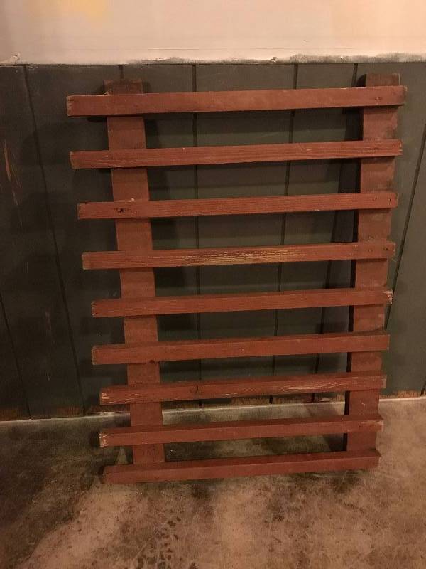 lot 252 image: Red Fencedeck panel (garden trellis or many repurpose uses) 44� x 32�