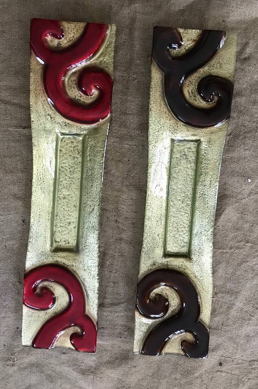 lot 262 image: Two decorative Glass Plates for centerpiecesserving 32 12 in length