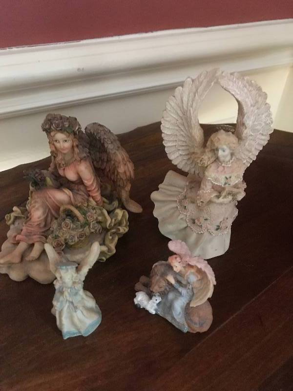 lot 263 image: Set of Angel figurines