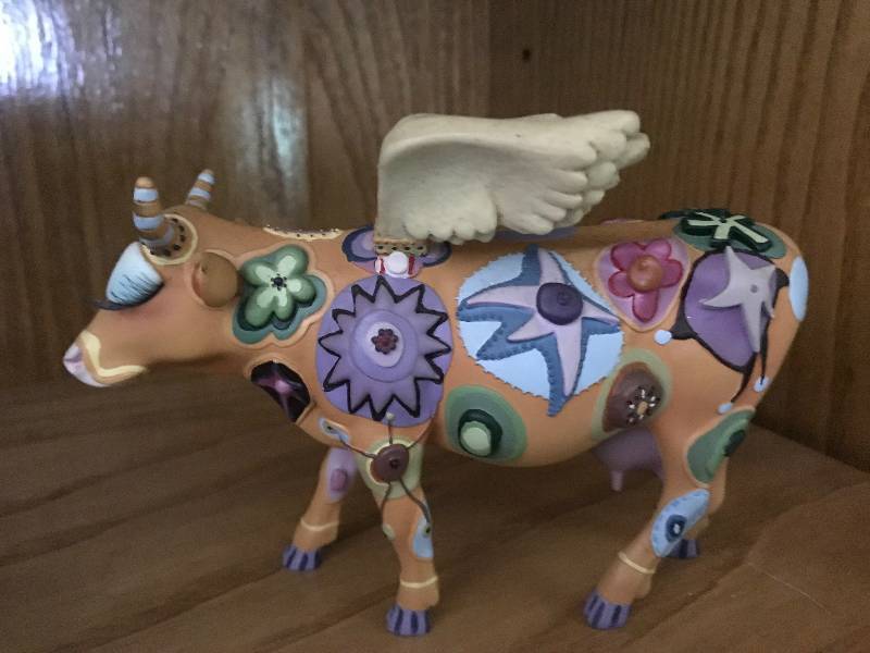lot 276 image: Angelicow Cow Parade Figurine
