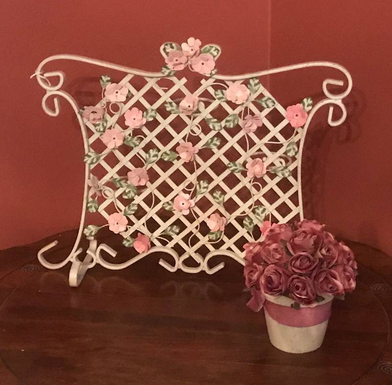 lot 289 image: Metal Trellis Candle Holder (12H x 14) and dcor