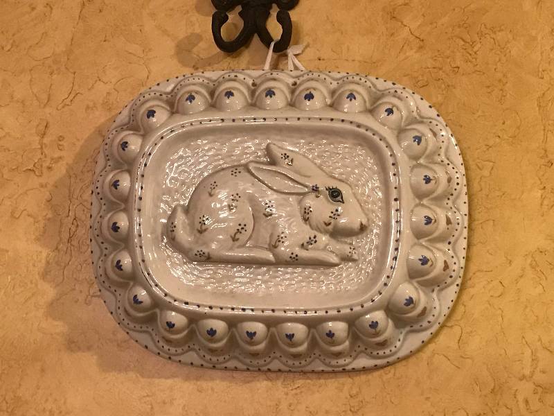 lot 290 image: Rabbit Ceramic jello mold