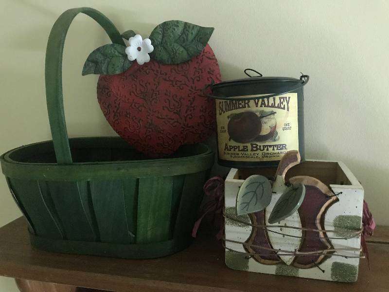lot 1010 image: Country Apple Dcor items (basket, tin apple, wood box, apple tin with lid)