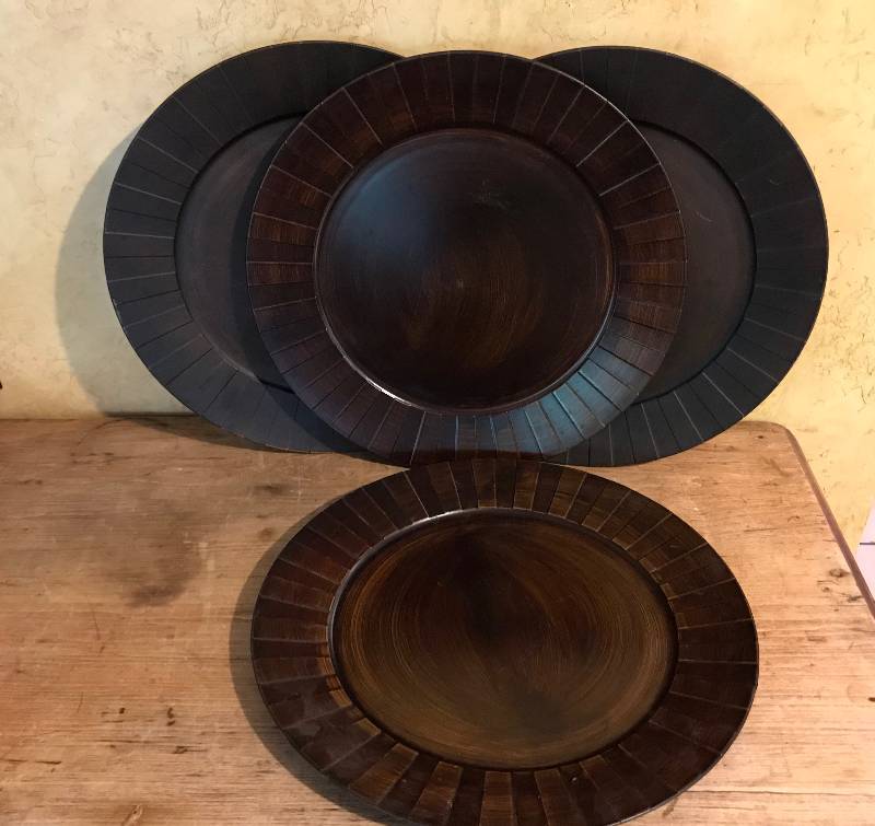 lot 1013 image: Set of four wood plates