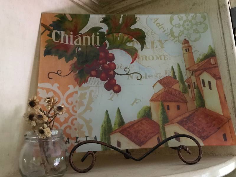 lot 1014 image: Chianti glass plate with rack