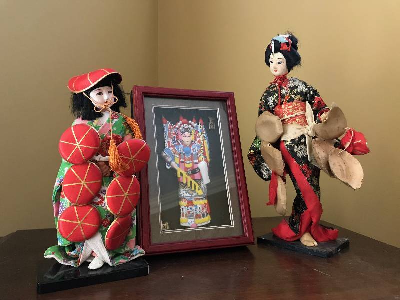 lot 1045 image: Asian Dolls