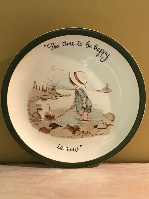 lot 1056 image: Holly Hobby decorative Plate--The Time to be Happy