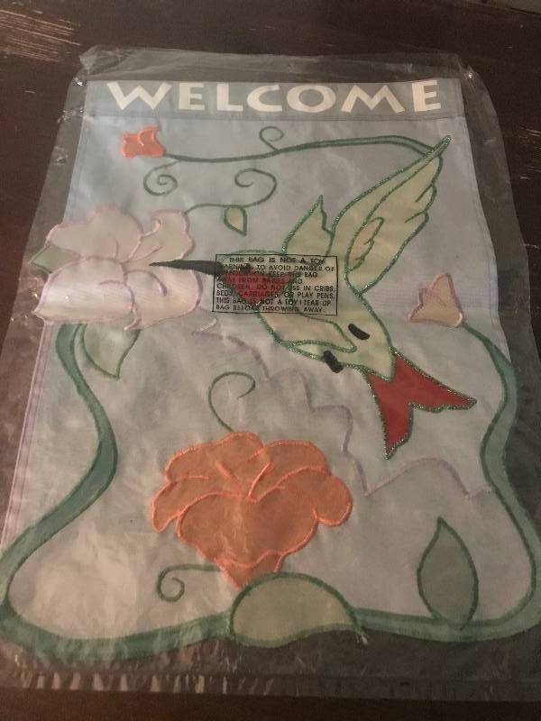 lot 1077 image: Welcome Hummingbird Garden Flag