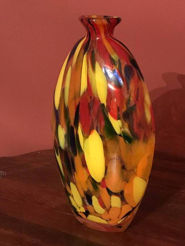 lot 21 image: Colorful Glass Vase 11