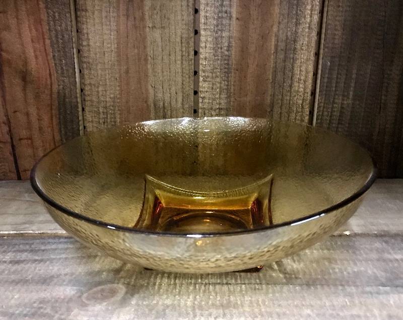 lot 49 image: Yellow glass serving bowl