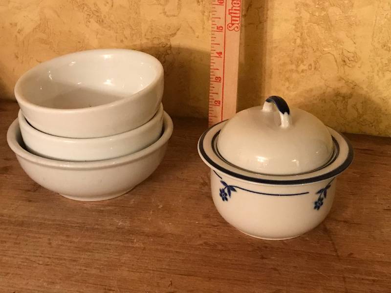 lot 77 image: Variety of Vintage Stoneware bowls made in Japan, USA, and England