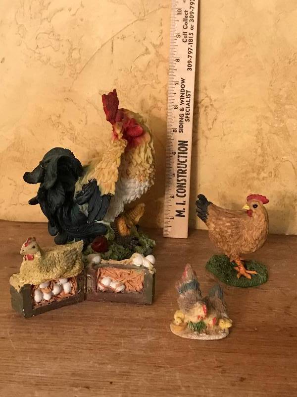 lot 91 image: Set of ceramic roosters and chickens on the farm