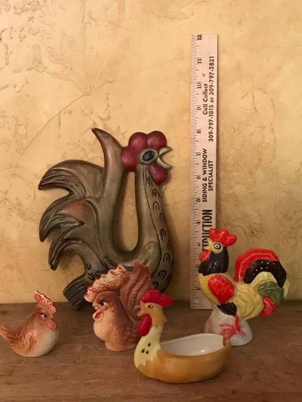 lot 92 image: Set of Vintage ceramic roosters and chickens