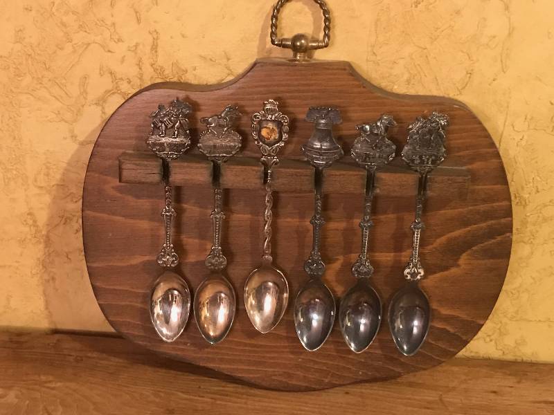 lot 46 image: Antique spoons--set of 6 with holder