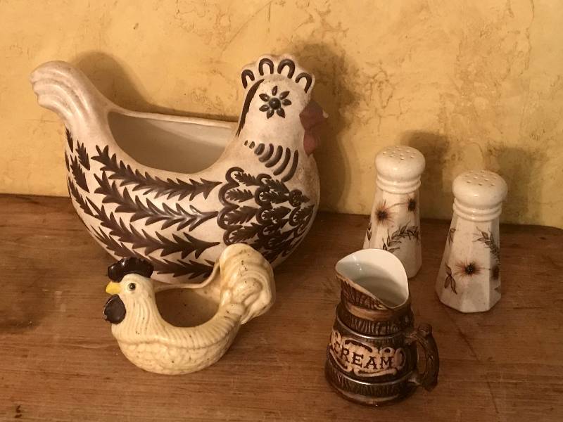 lot 61 image: Country Chicken Planter and misc items (vintage salt and pepper shakers, creamer, small chicken dish)