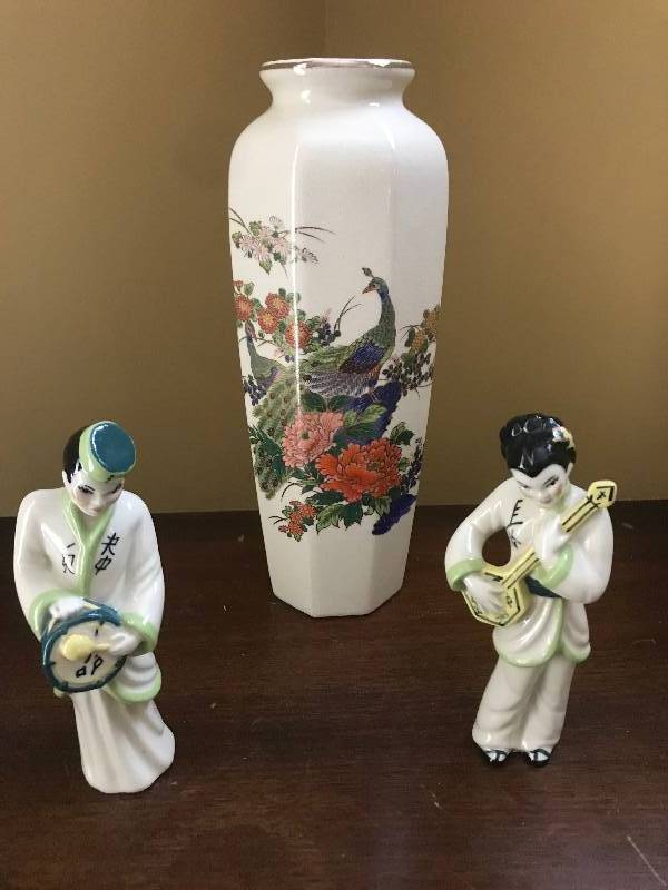 lot 66 image: 11 Asian Vase with peacock and figurines of man and woman playing instruments