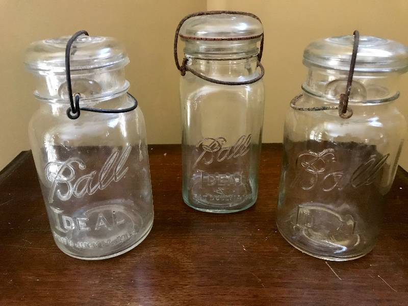 lot 84 image: Set of 3 Vintage Ball Ideal canning jars