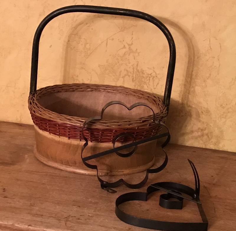 lot 86 image: A basket and pancake shapes (heart and flower)
